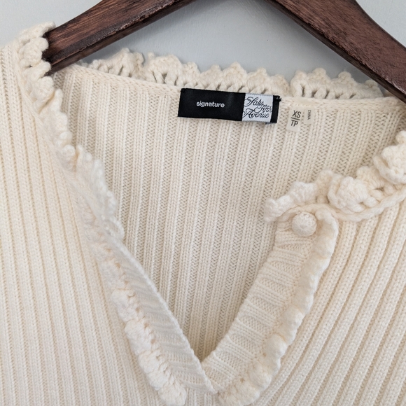 Women's Saks Fifth Avenue Cream Extra Fine Merino Wool Sweater XS - Picture 5 of 5